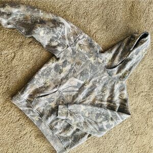 Abercrombie & Fitch men’s camo sweatshirt